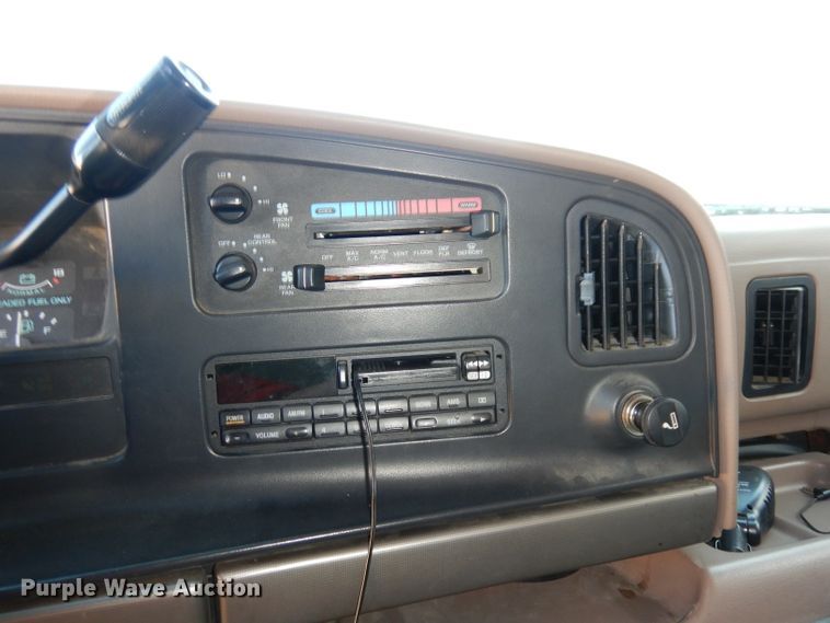 image for item DJ2751 1996 Ford Club Wagon  van