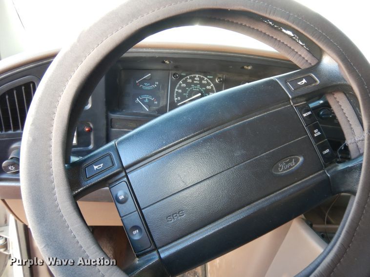 image for item DJ2751 1996 Ford Club Wagon  van