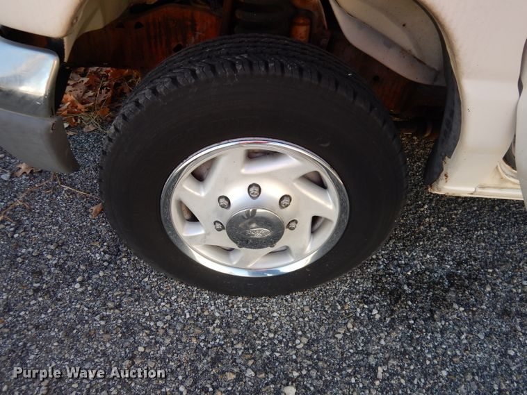 image for item DJ2751 1996 Ford Club Wagon  van