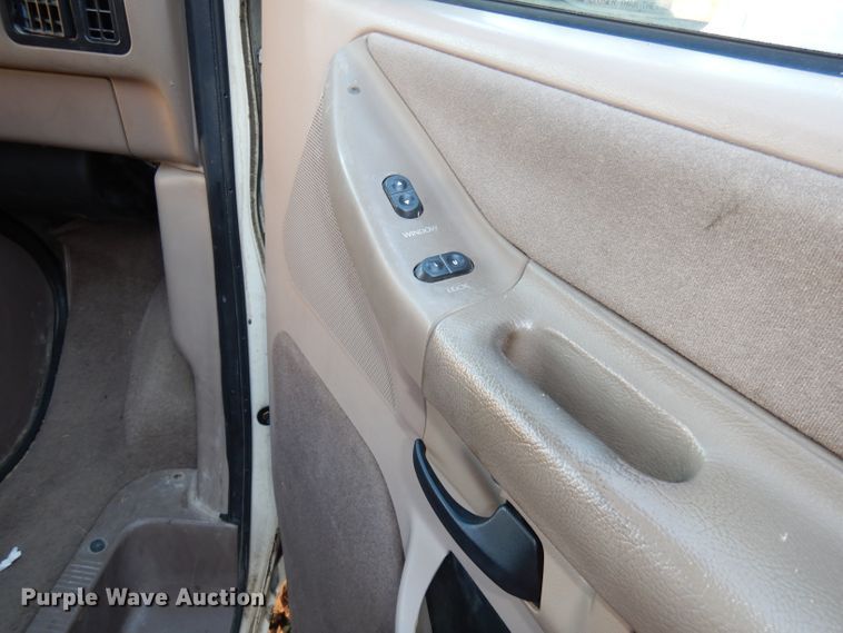 image for item DJ2751 1996 Ford Club Wagon  van