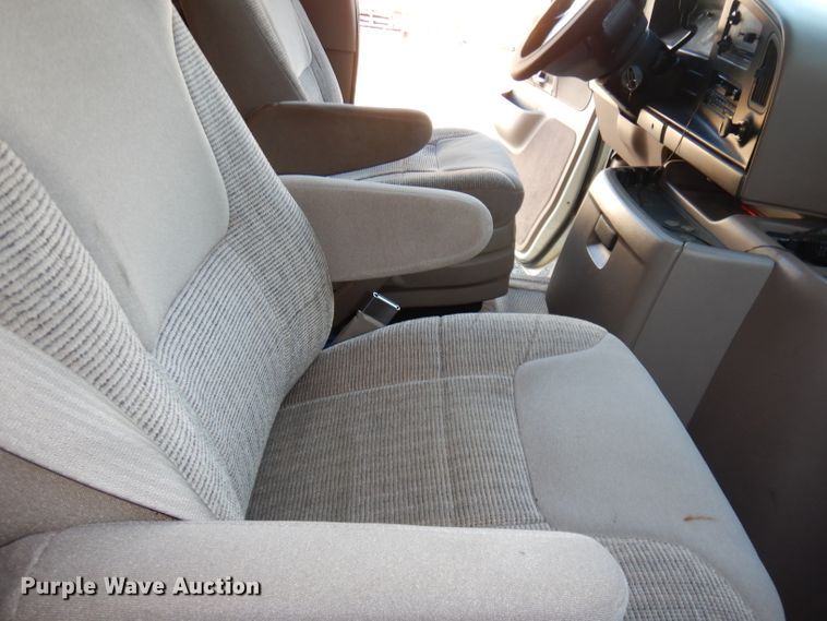 image for item DJ2751 1996 Ford Club Wagon  van