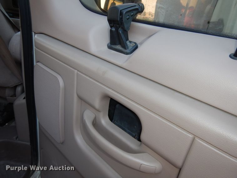 image for item DJ2751 1996 Ford Club Wagon  van