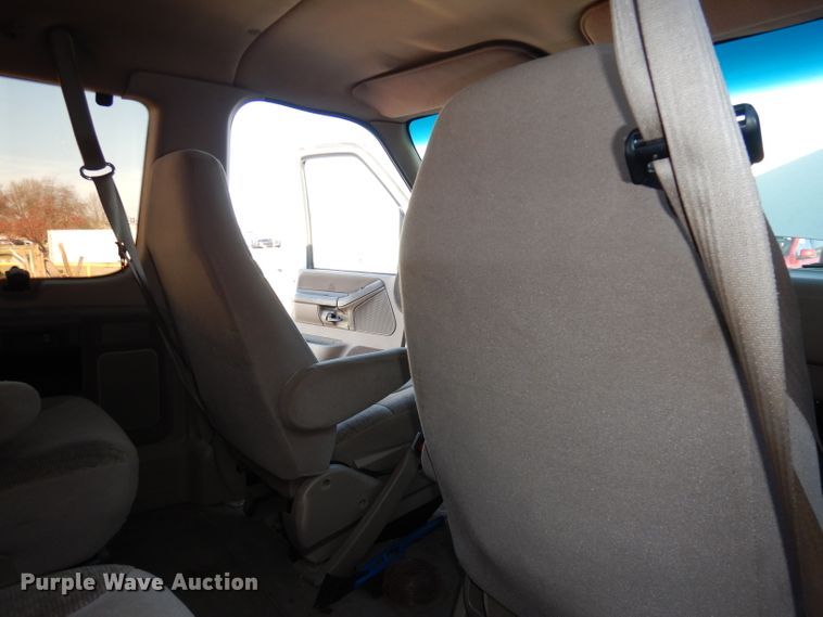 image for item DJ2751 1996 Ford Club Wagon  van