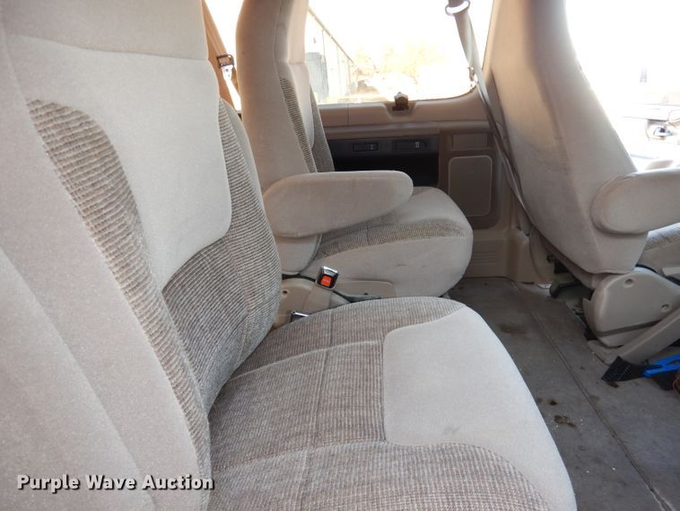 image for item DJ2751 1996 Ford Club Wagon  van