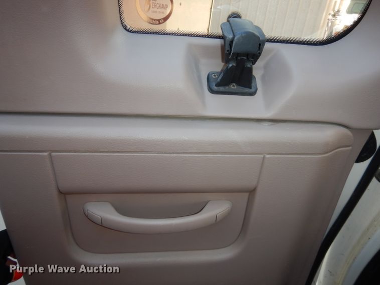 image for item DJ2751 1996 Ford Club Wagon  van