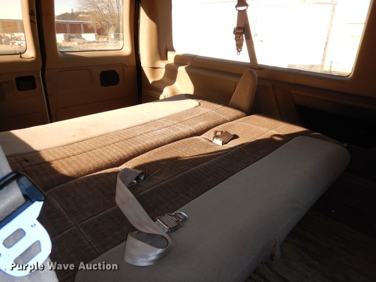 image for item DJ2751 1996 Ford Club Wagon  van