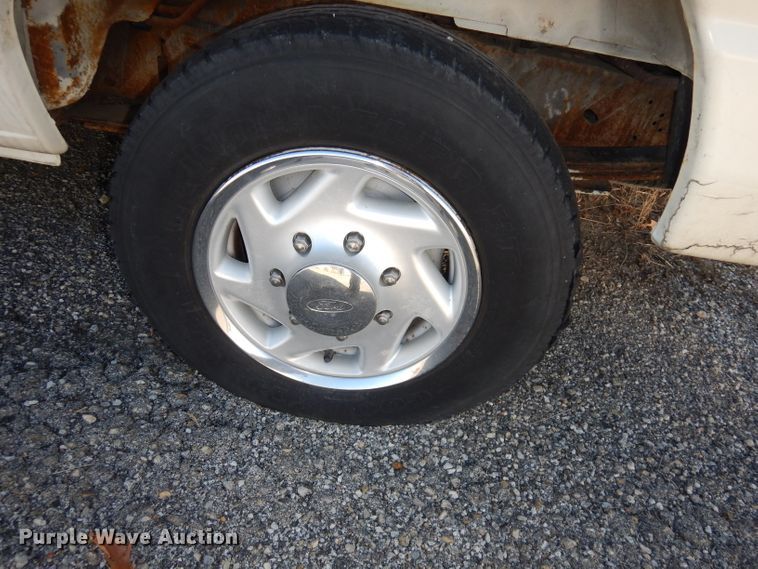 image for item DJ2751 1996 Ford Club Wagon  van