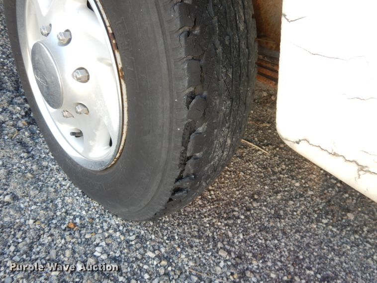 image for item DJ2751 1996 Ford Club Wagon  van