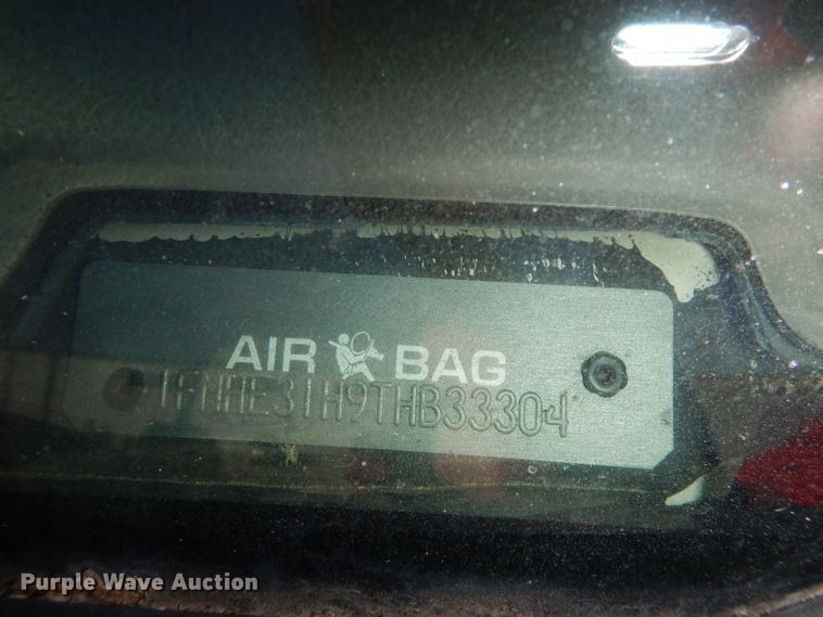 image for item DJ2751 1996 Ford Club Wagon  van