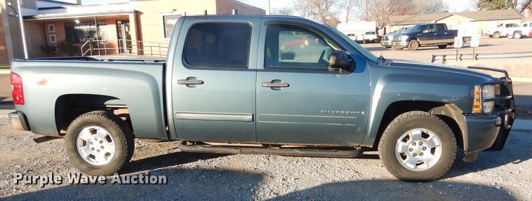 image for item DJ4889 2009 Chevrolet Silverado 1500  Crew Cab pickup truck