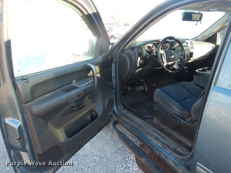 image for item DJ4889 2009 Chevrolet Silverado 1500  Crew Cab pickup truck