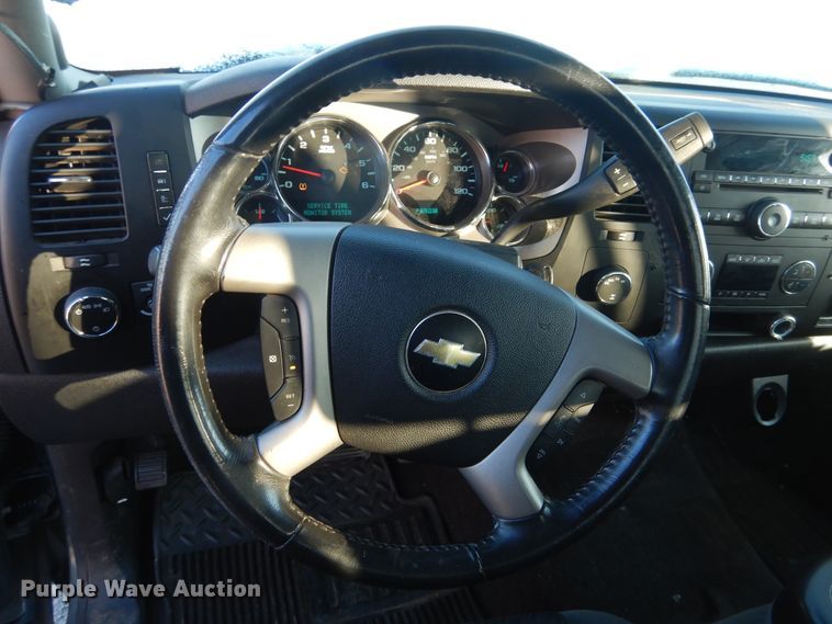 image for item DJ4889 2009 Chevrolet Silverado 1500  Crew Cab pickup truck