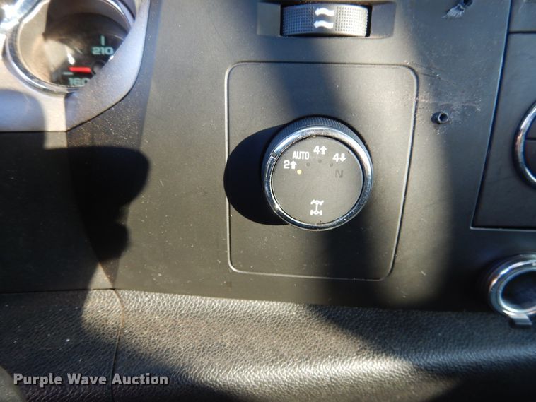 image for item DJ4889 2009 Chevrolet Silverado 1500  Crew Cab pickup truck