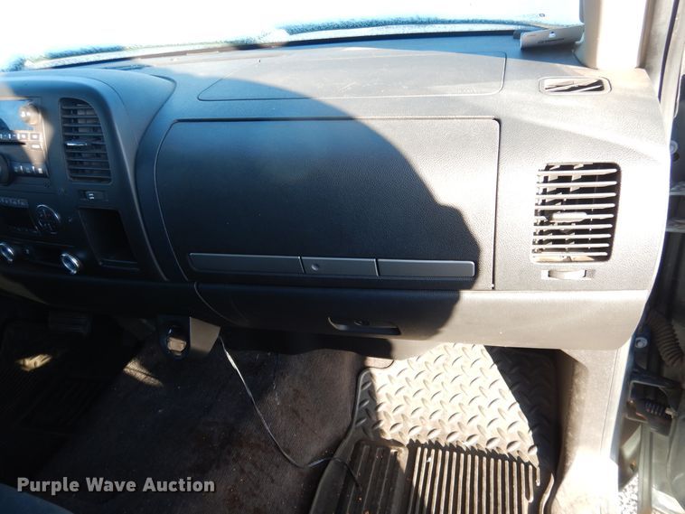 image for item DJ4889 2009 Chevrolet Silverado 1500  Crew Cab pickup truck