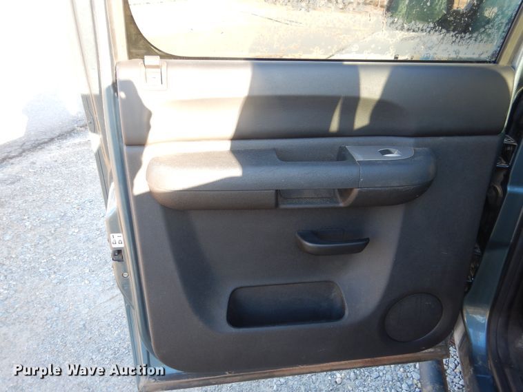 image for item DJ4889 2009 Chevrolet Silverado 1500  Crew Cab pickup truck