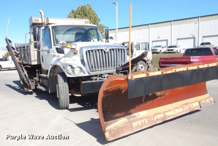 image for item DJ6894 2008 International 7300  dump truck