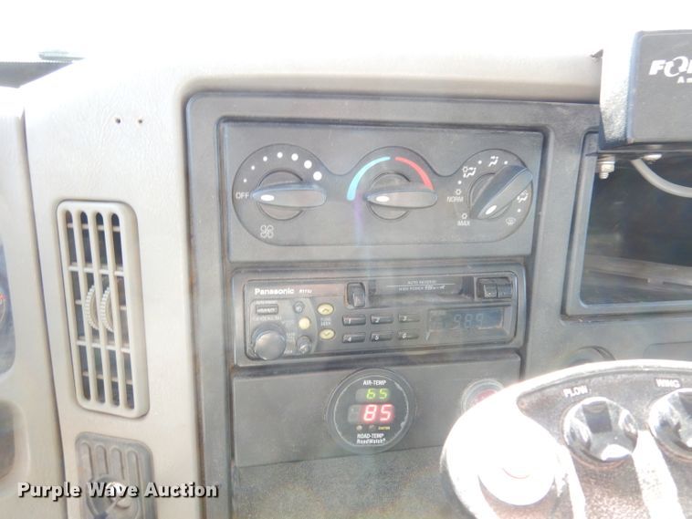 image for item DJ6894 2008 International 7300  dump truck