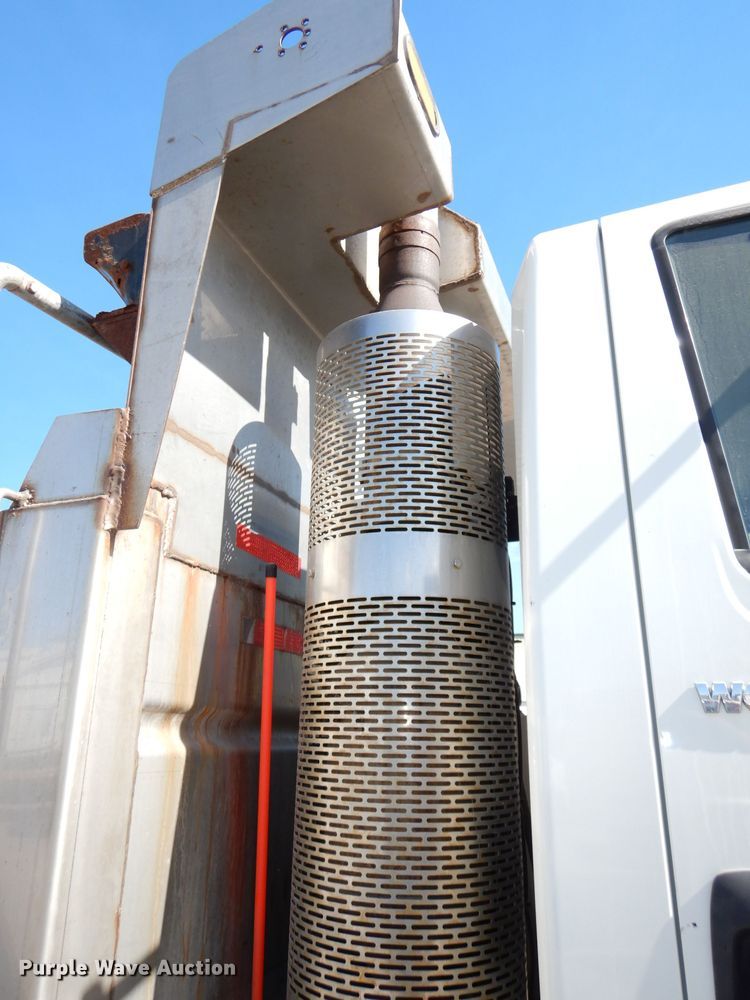 image for item DJ6894 2008 International 7300  dump truck