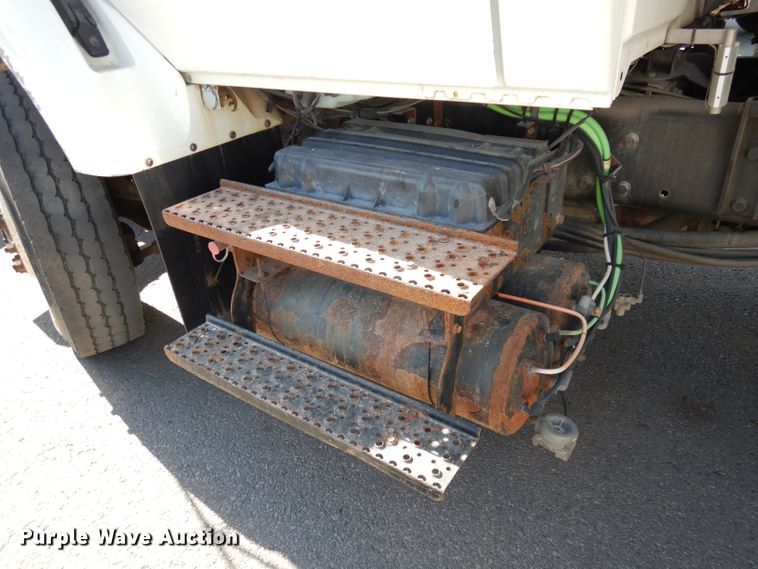 image for item DJ6894 2008 International 7300  dump truck