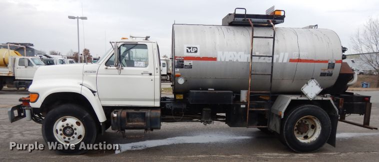 image for item DL2513 1997 Ford F800  oil distributor truck