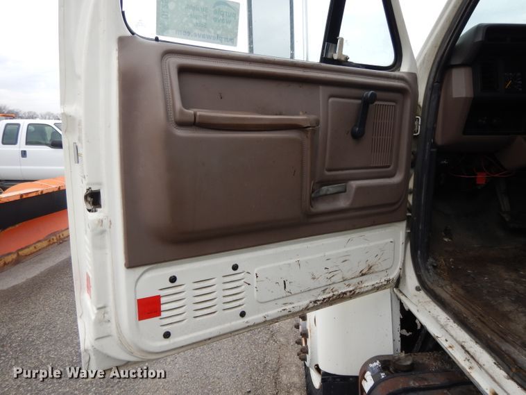 image for item DL2513 1997 Ford F800  oil distributor truck