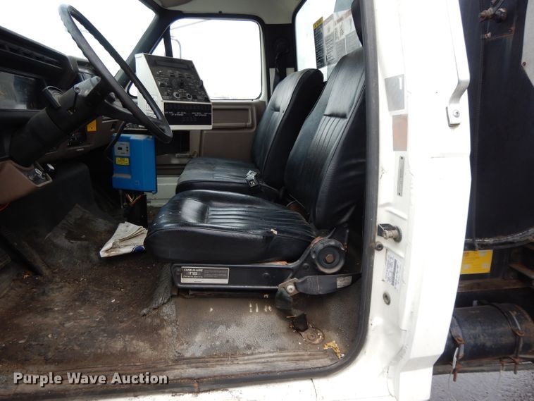 image for item DL2513 1997 Ford F800  oil distributor truck