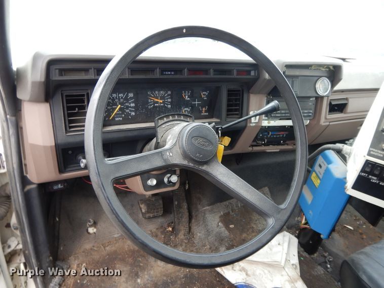 image for item DL2513 1997 Ford F800  oil distributor truck