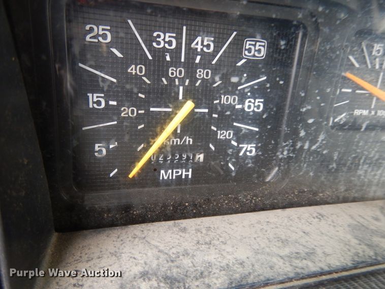 image for item DL2513 1997 Ford F800  oil distributor truck