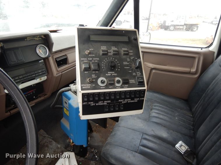 image for item DL2513 1997 Ford F800  oil distributor truck