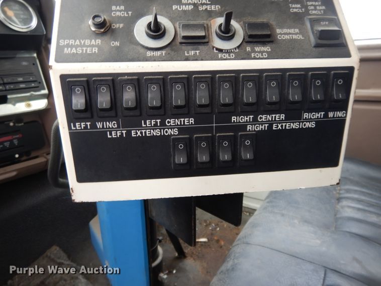 image for item DL2513 1997 Ford F800  oil distributor truck