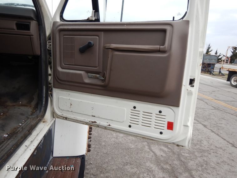 image for item DL2513 1997 Ford F800  oil distributor truck