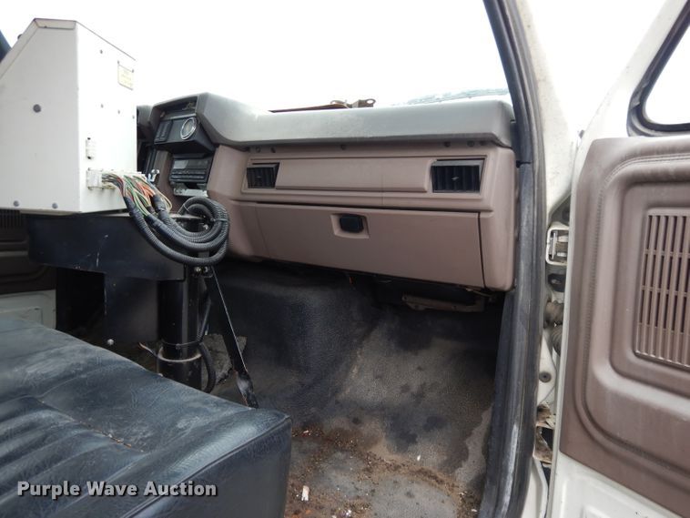 image for item DL2513 1997 Ford F800  oil distributor truck