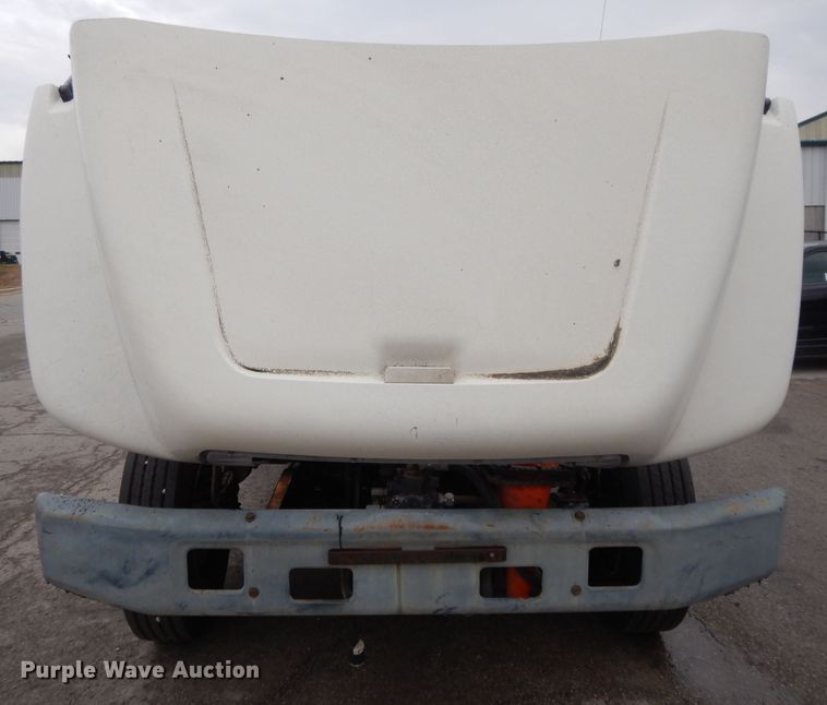 image for item DL2513 1997 Ford F800  oil distributor truck