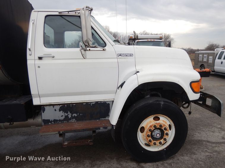 image for item DL2513 1997 Ford F800  oil distributor truck