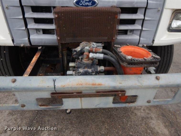 image for item DL2513 1997 Ford F800  oil distributor truck