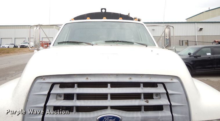 image for item DL2513 1997 Ford F800  oil distributor truck