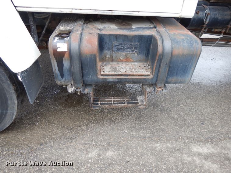 image for item DL2513 1997 Ford F800  oil distributor truck