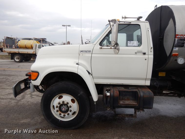 image for item DL2513 1997 Ford F800  oil distributor truck