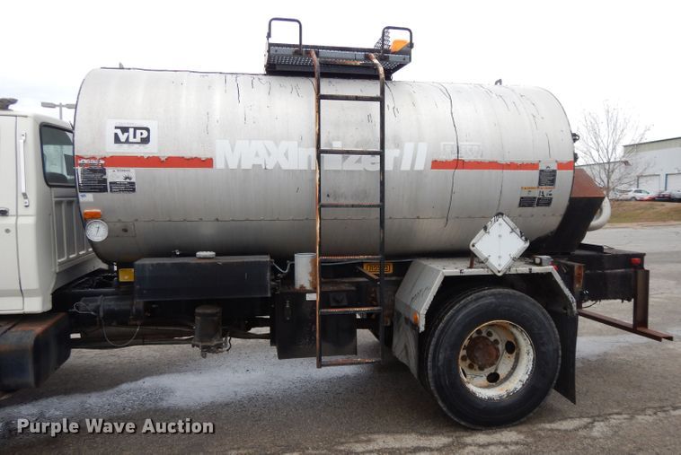 image for item DL2513 1997 Ford F800  oil distributor truck