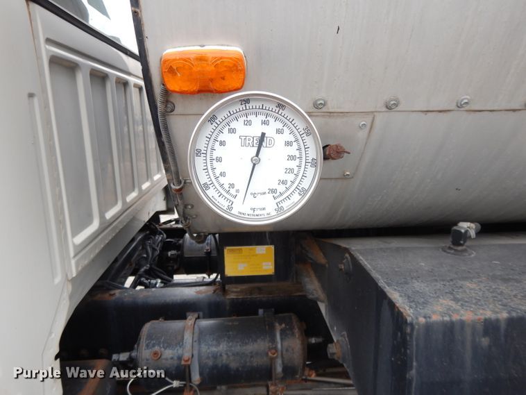 image for item DL2513 1997 Ford F800  oil distributor truck