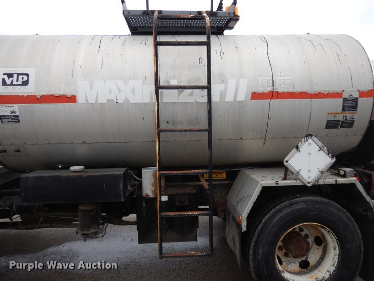 image for item DL2513 1997 Ford F800  oil distributor truck