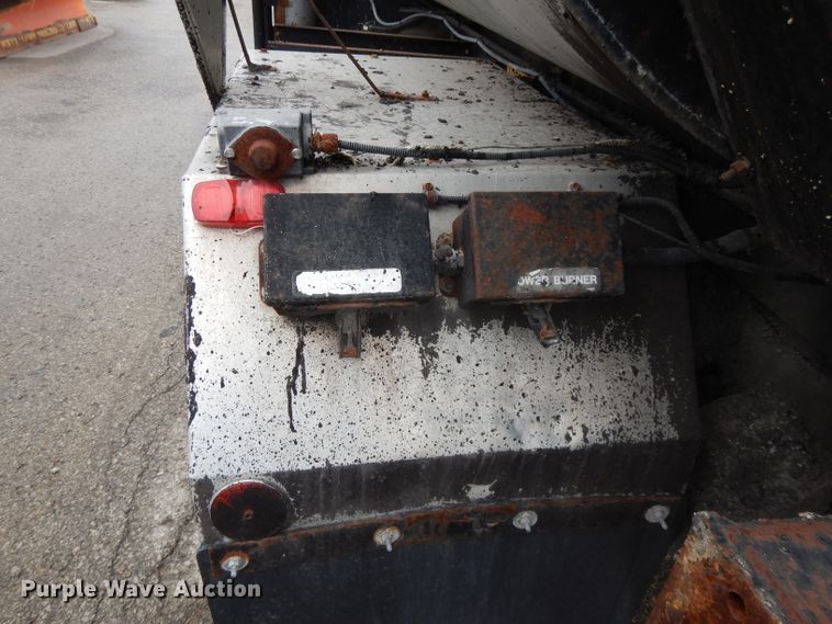 image for item DL2513 1997 Ford F800  oil distributor truck