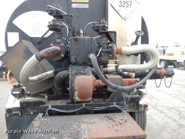 image for item DL2513 1997 Ford F800  oil distributor truck