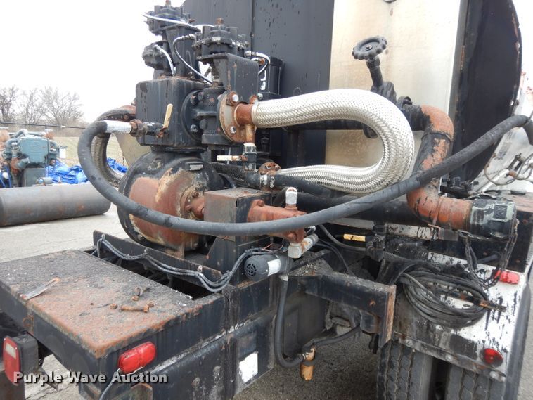 image for item DL2513 1997 Ford F800  oil distributor truck