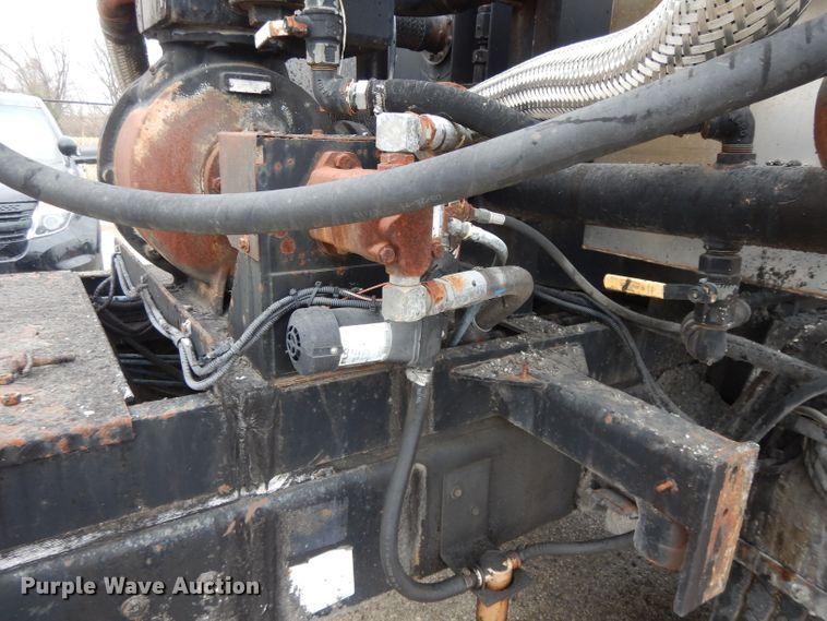 image for item DL2513 1997 Ford F800  oil distributor truck