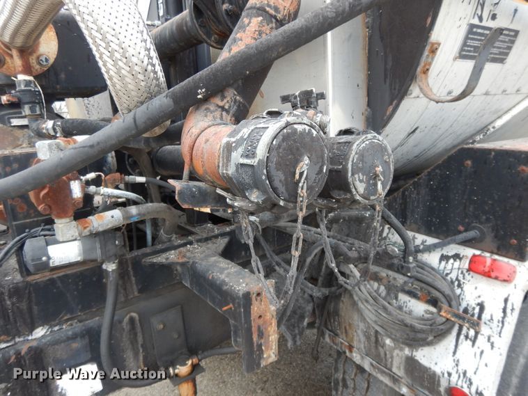 image for item DL2513 1997 Ford F800  oil distributor truck