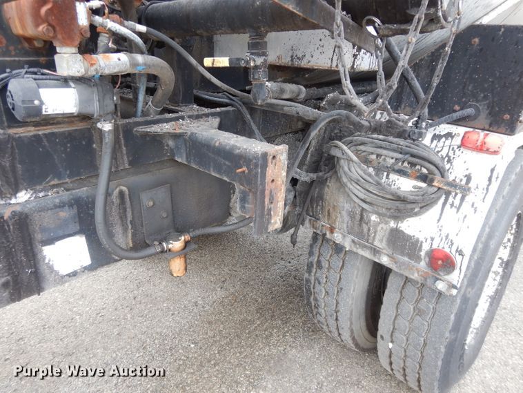 image for item DL2513 1997 Ford F800  oil distributor truck