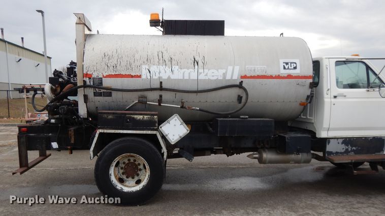 image for item DL2513 1997 Ford F800  oil distributor truck