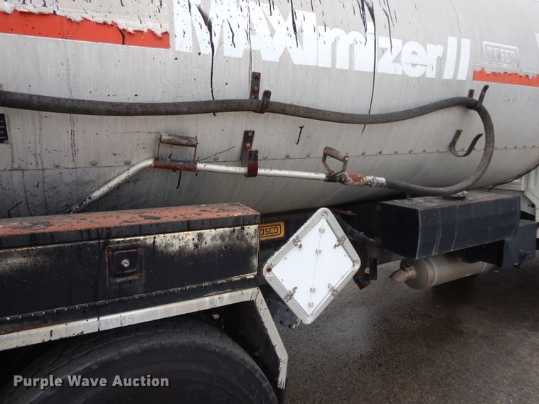 image for item DL2513 1997 Ford F800  oil distributor truck