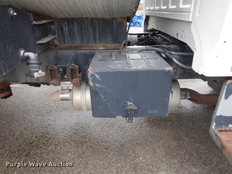 image for item DL2513 1997 Ford F800  oil distributor truck